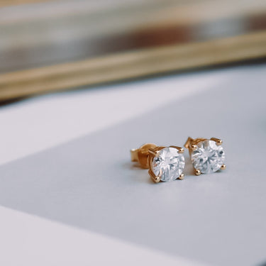 Aros Moissanita Dust Gold 1.0 quilate - Atesorame