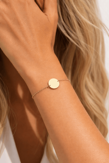 Pulsera Grabada Medalla 13mm Gold - Atesorame