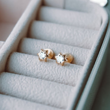 Abridores A Presion Oro 18k Estrella Hexagonal Zafiro de 4,5mm