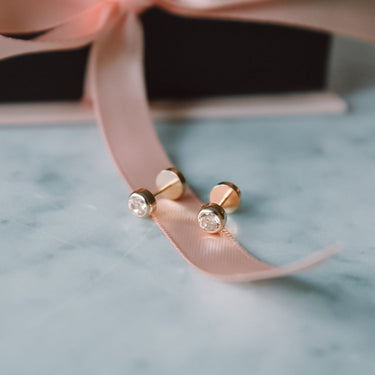 Abridores A Presion Oro 18k Punto De Luz Zafiro 4mm - Atesorame