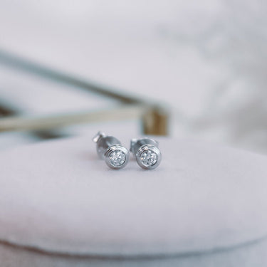 Aros Punto de Luz Dinasty Moissanita Silver - Atesorame