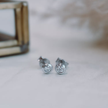 Aros Punto de Luz Dinasty Moissanita Silver - Atesorame