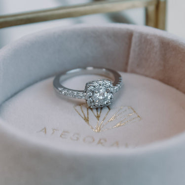 Anillo Moissanita Halo Solitario - Atesorame