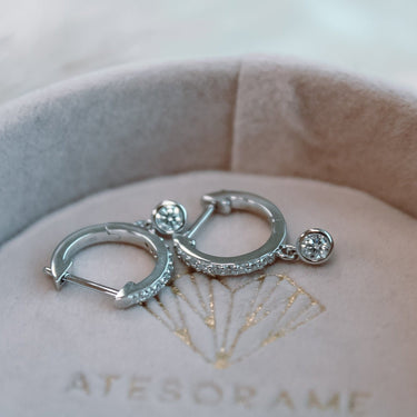 Argollas Moissanita Punto de Luz Silver - Atesorame